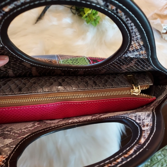 Chaos by Elsie Leather Patchwork Handbag with Crossbody Strap. NWT. - Picture 8 of 12